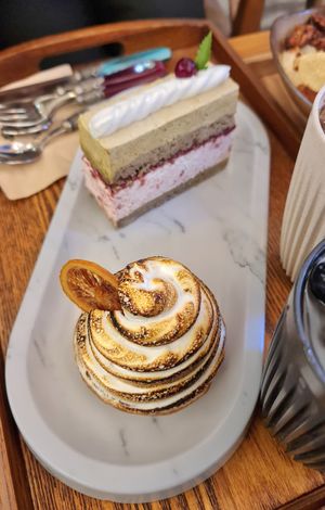 Lemon meringue tarte and Pistachio cake at Cafe Turtle 카페 거북이 in Seoul