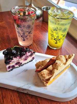 2 lemonades and 2 cakes at Cafe Turtle 카페 거북이 in Seoul
