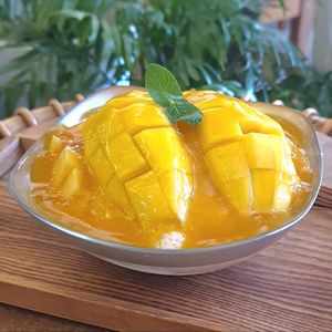 Mango Bingsu at Cafe Turtle 카페 거북이 in Seoul