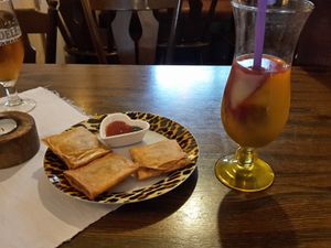 Sanbussas (filled with lentils), Spris (cherry, banana & mango juice), Ethiopian beer at Fasika in Cologne
