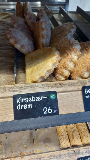 cherry pastry 26,9nok≈2,26€ at Backstube in Drammen