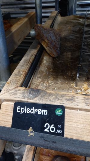 apple pastry 26,9nok≈2,26€ at Backstube in Drammen