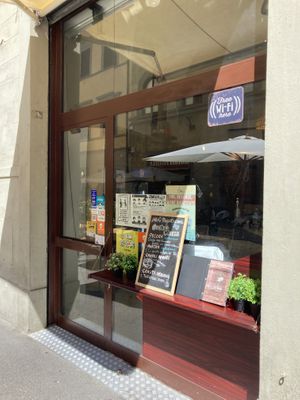 The entrance at Su Guan in Florence