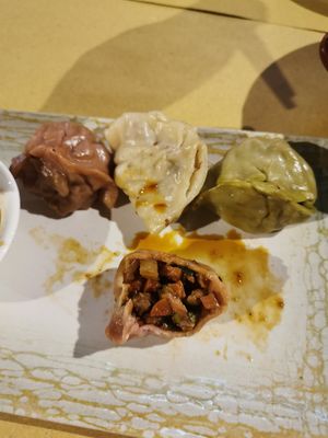 Tasty steamed dumplings at Su Guan in Florence