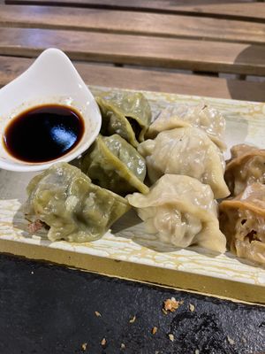 Involtini al vapore. Per ogni colore un condimento diverso at Su Guan in Florence