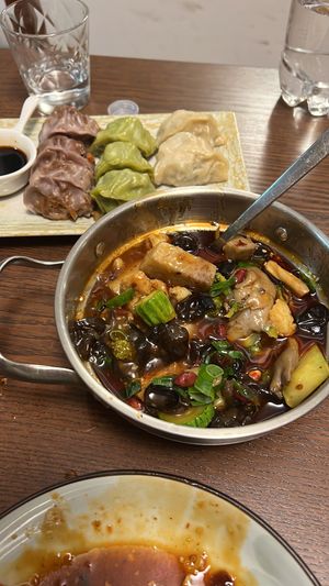 Hotpot and dumplings (hotpot e ravioli al vapore)  at Su Guan in Florence