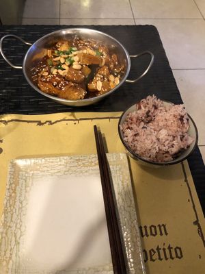 hot pot and side of rice  at Su Guan in Florence