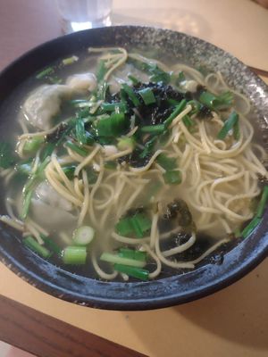 Wonton ramen at Su Guan in Florence
