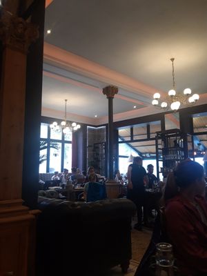 L'intérieur at Le Chateaubriand in Saint-malo