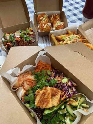Asian bowl, jackfruit tacos, mac and cheese bites and kimchi fries! at VetoMeato in London