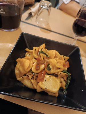 Dumplings saltati con verdure e salsa di soia at Ciotolina Rivendita e Cucina in Cesenatico