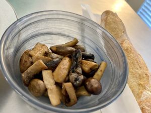 Mushrooms with garlic and thyme (vegan) at Perle Restaurant in Pasadena