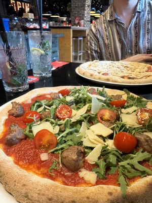 Rúcula, tomate, queso (y agregué meatballs veganos por €3.50)  at Happy Italy in Eindhoven