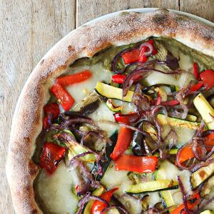 Summer Veggie - con verdure di stagione, cipolla fritta e mozzarella vegana fatta da loro at Il Melograno in Palmanova