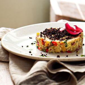 Quinoa - con verdure miste di stagione, polvere di olive e capperi at Il Melograno in Palmanova