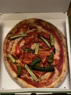 “Ortolana” pizza with tomato sauce, vegan mozzarella, tomatoes, peppers, aubergines and courgettes  at Il Melograno in Palmanova