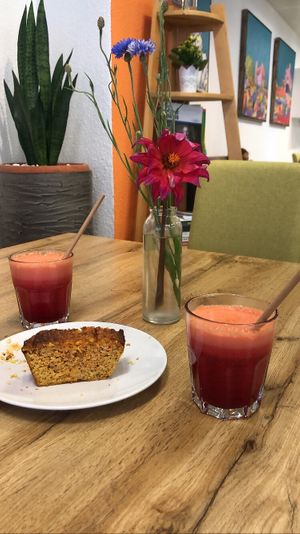 Fresh juice and vegan carrot cake (sugarfree and very delicous) at Karotte Kaffee in Rorschach