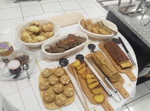 Kuchen/Brot Buffet - viele Kuchen vegan. Bio organic Brot auch zum mitehmen. at Karotte Kaffee in Rorschach