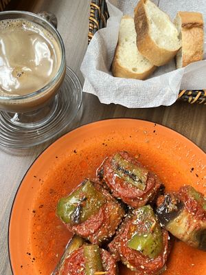 Ислим кебаб с соевым фаршем внутри, «латте», хлебушек  at Veganarsist Kadıköy - Osmanağa in Istanbul