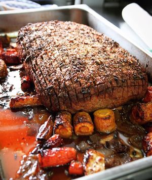 Kümmelbraten frisch aus dem Ofen at Velani in Vienna