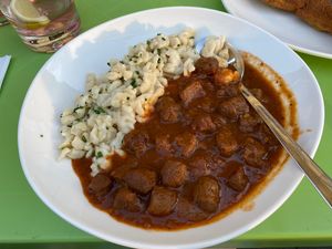 Wiener Saftgulasch mit Spätzle at Velani in Vienna