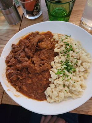 Wiener Saftgulasch mit Spätzle at Velani in Vienna