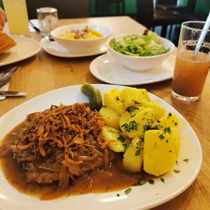(Zwiebelrostbraten ? - roast beef with onions) at Velani in Vienna