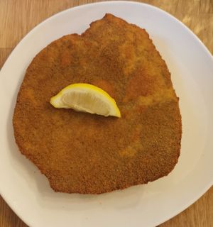 Wiener Schnitzel mit Erdäpfelsalat - Viennese cutlet with potato salad at Velani in Vienna