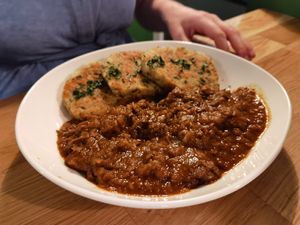 Saftgulasch mit Serviettenknödeln (~15 Euro) at Velani in Vienna