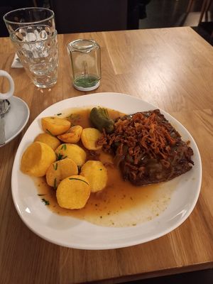 Zwiebelrostbraten at Velani in Vienna