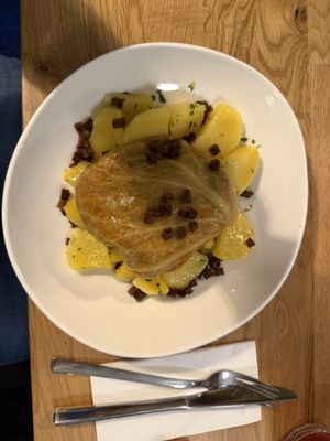 Sarma - gefüllte Krautroulade mit Erdäpfeln und Speck  at Velani in Vienna