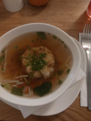 Kapressknödelsuppe at Velani in Vienna