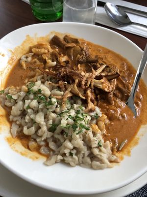 Eierschwammerl Gulasch mit Spätzle  at Velani in Vienna