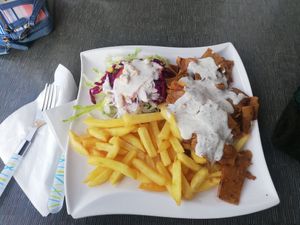 Veganer Teller mit Pommes und Salat at Royal Imbiss Pizza & Kebap in Bregenz