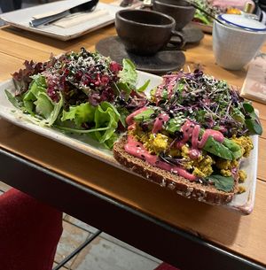 Lieblings Frühstückscafe 🙏🏽 und bester Kartottenkuchen & Kurkuma Latte  at Wanderlust in Regensburg