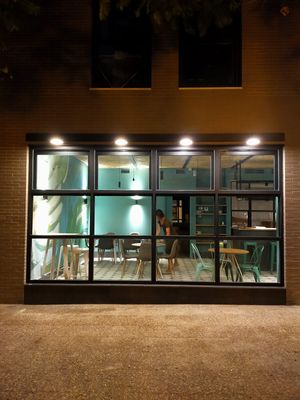 Restaurant vibe at Thank You Mother in Mairena Del Aljarafe