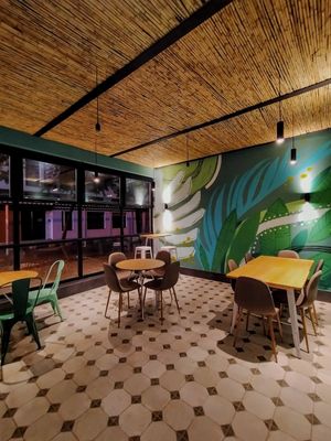 Restaurant vibe at Thank You Mother in Mairena Del Aljarafe