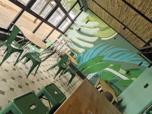 Restaurant vibe at Thank You Mother in Mairena Del Aljarafe