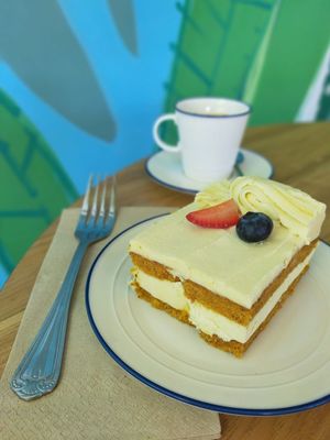 Carrot cake at Thank You Mother in Mairena Del Aljarafe