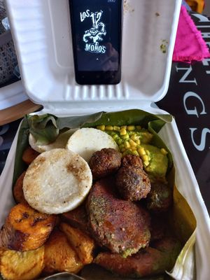 La Picada para UN🥗 mi favorita ummM🧆 at Maha Vegan Food in Bogota