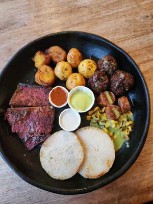 picada vegana para una persona at Maha Vegan Food in Bogota