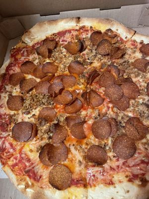 “Meat haters” pizza pie  at Pizza Mia in Newburgh