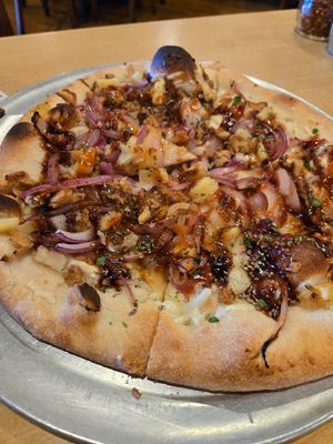 Vegan Tropical Barbecue Pizza (Hawaiian Pizza!!) 🍍🍕🔥💯 at Pizza Mia in Newburgh