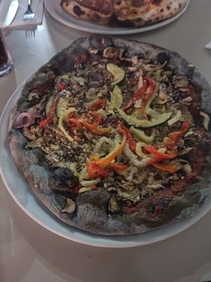 The vegan pizza nero is really delicious!!! Also the bruschetta was great. Went back to try the vegan burger on the next day and it was ok. Really happy to find vegan food in a res at La Paloma in Novalja