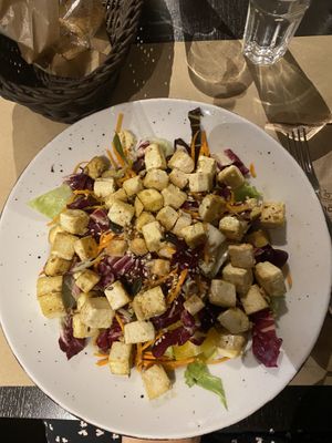 Pomaranča solata s tofujem at Pomaranča in Ptuj