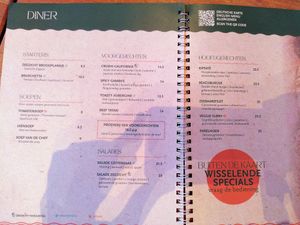 Diner on the menu with vegan tomato soup and a curry at Zeezicht in Castricum