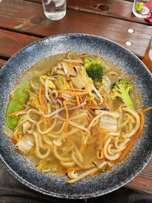 Vegane Ramen. Habe während des Essens das Bild gemacht. Die Ramen werden normal und ordentlich serviert. Sehr heiß! at Ramen Soul 2 in Dusseldorf