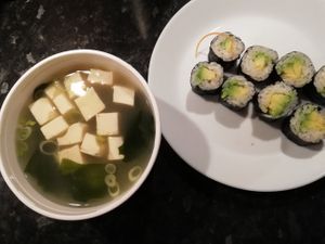 Misosuppe & Avocado Maki at Wild Rice in Hamburg