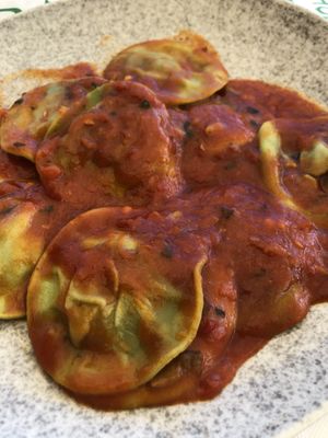 Pasta rellena de verduras con tomate at Pizzeria Giuseppe in Calafell