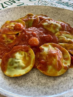 Rotondi veggie verde de verduras al pomodoro at Pizzeria Giuseppe in Calafell
